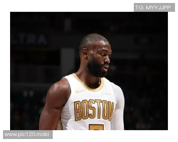 稳定输出！杰伦·布朗半场13中5拿下17分4板3助1断 次节10分